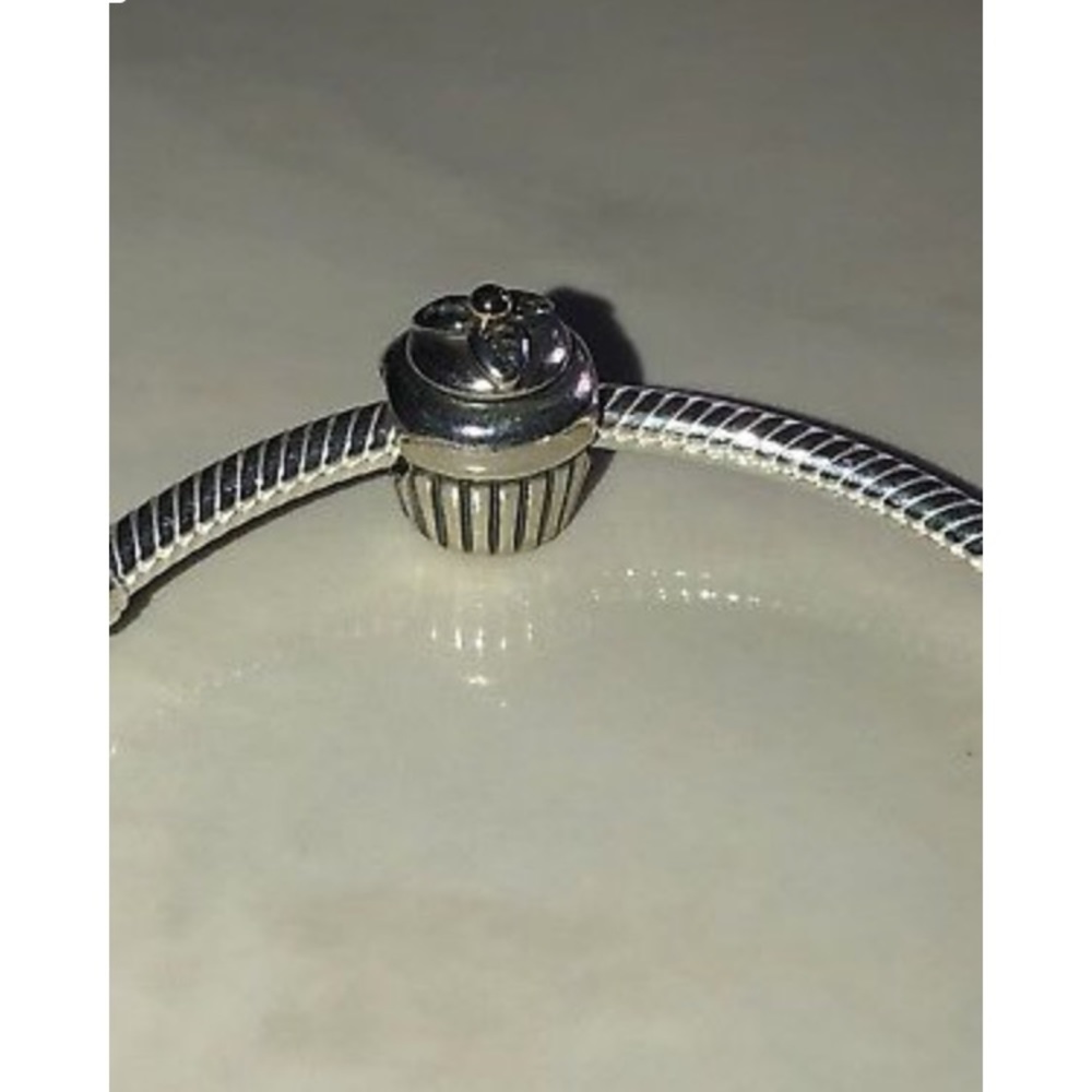 Pandora cupcake Charm